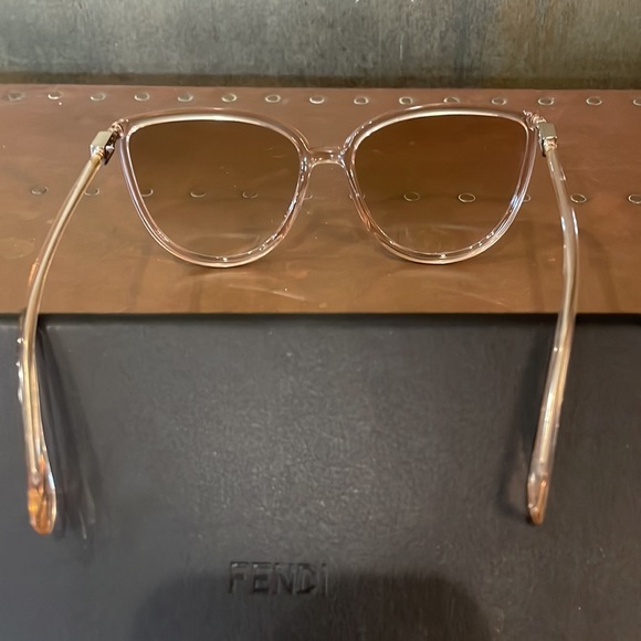 Like New Fendi Cat-Eye Gradient Sunglasses - Picture 6 of 17